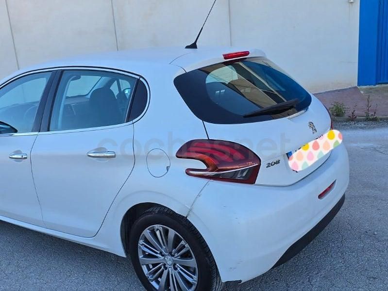 Usado Peugeot 208 Active 100 CV (73 kW) 2016 Blanco Utilitario