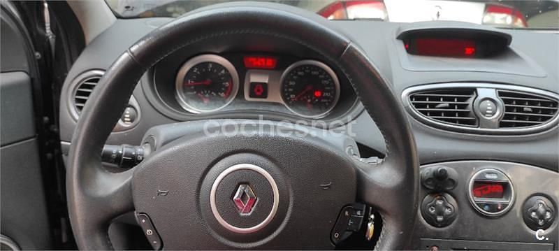 Negro Usado 2007 Renault Clio II Dynamique Berlina | 2500 € (Buen precio) - Imagen 1/4