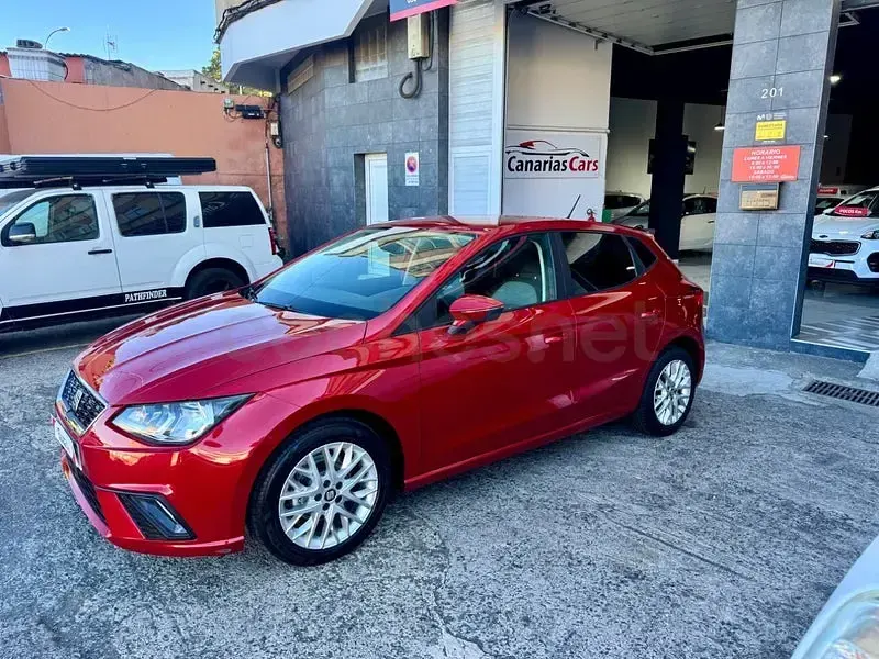 Usado Seat Ibiza Style Plus 95 CV (69 kW) 2019 Granate Utilitario