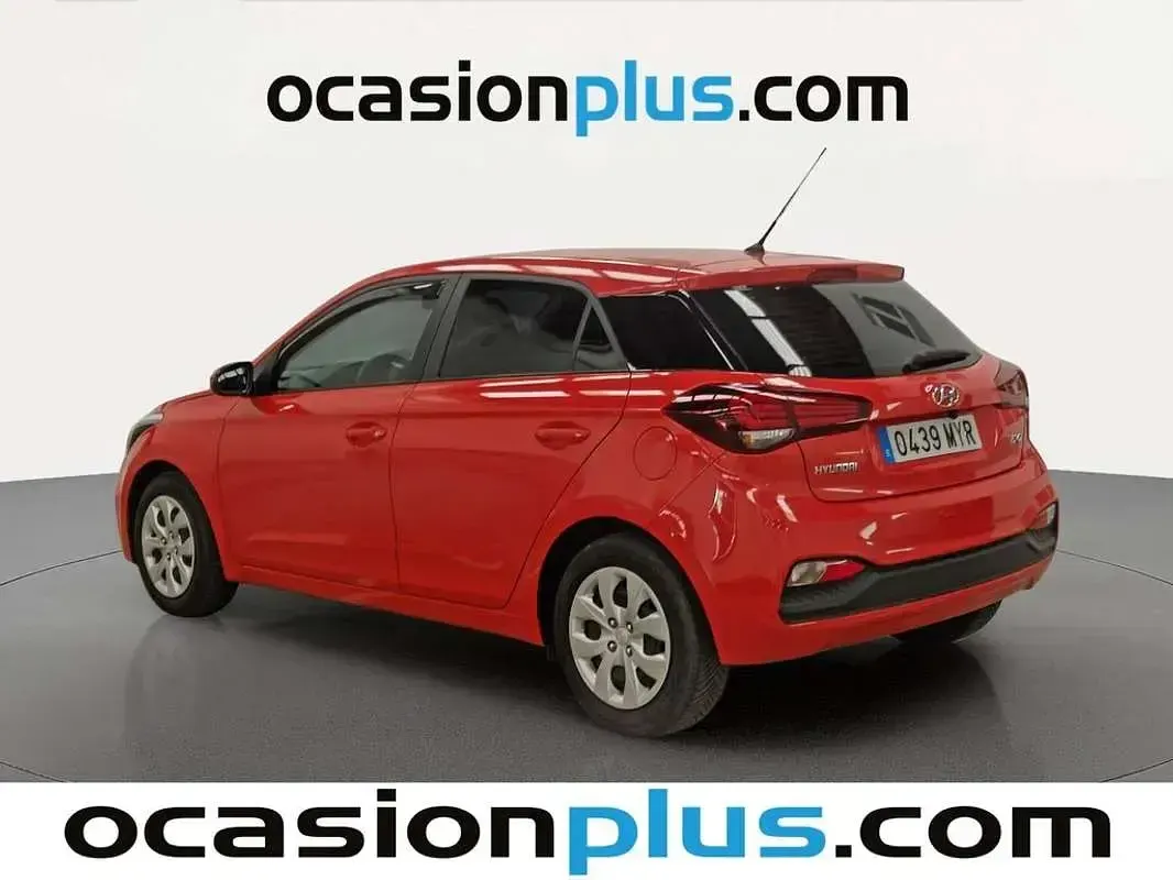 Usado Hyundai i20 75 CV (55 kW) 2019 Rojo Utilitario