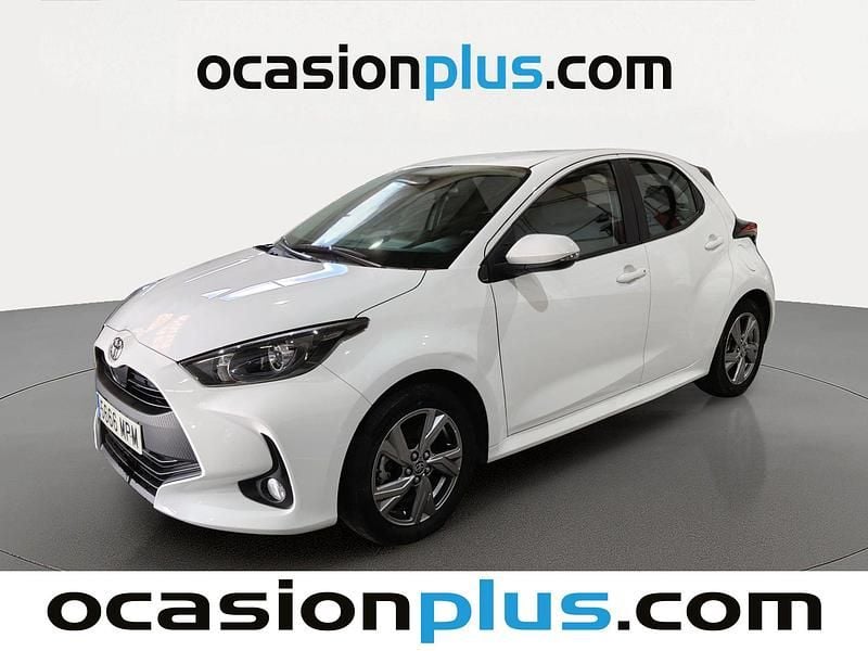 Blanco Usado 2024 Toyota Yaris Hybrid Active Utilitario | 16.591 € (Precio justo) - Imagen 1/4
