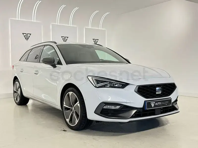 Usado Seat Leon FR 204 CV (150 kW) 2021 Blanco Familiar