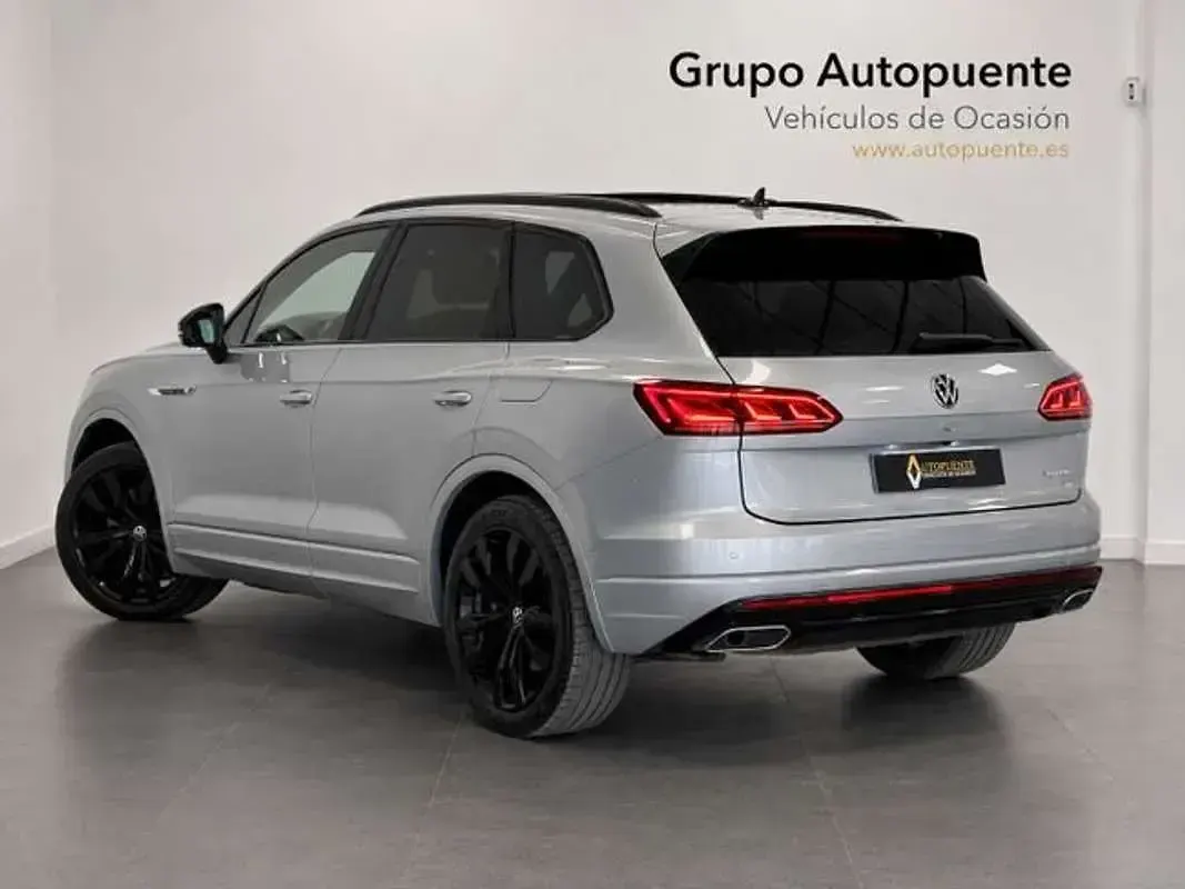 Usado VW Touareg R 462 CV (339 kW) 2023 Gris SUV