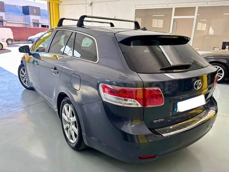 Usado Toyota Avensis Advance 150 CV (110 kW) 2009 Gris / plata Familiar