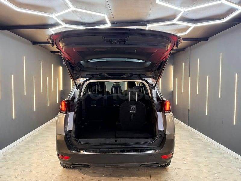 Usado Peugeot 5008 Allure 130 CV (95 kW) 2019 Gris / plata SUV