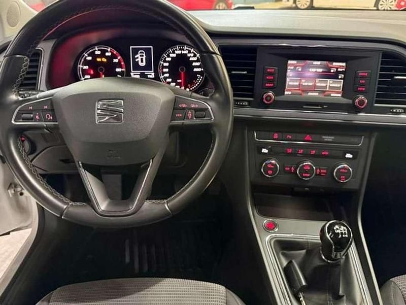 Usado Seat Leon Style 131 CV (96 kW) 2020 Blanco Berlina