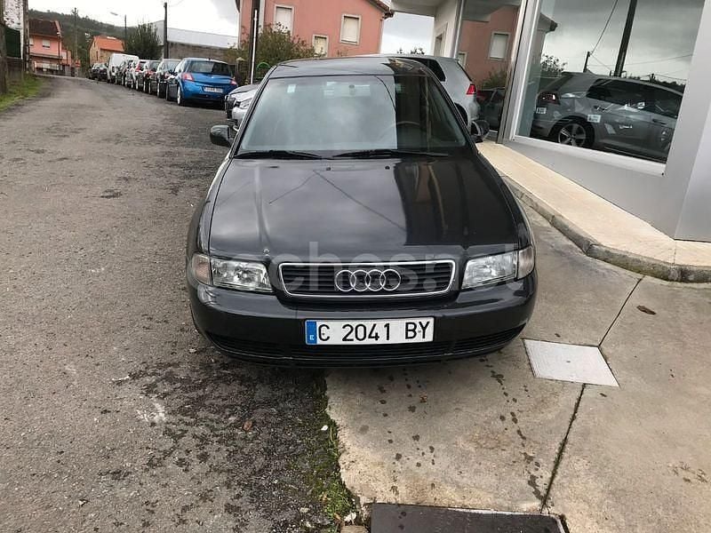 Usado Audi A4 150 CV (110 kW) 1998 Negro Berlina