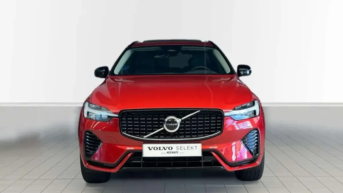 Usado Volvo XC60 Plus 351 CV (258 kW) 2025 Rojo SUV