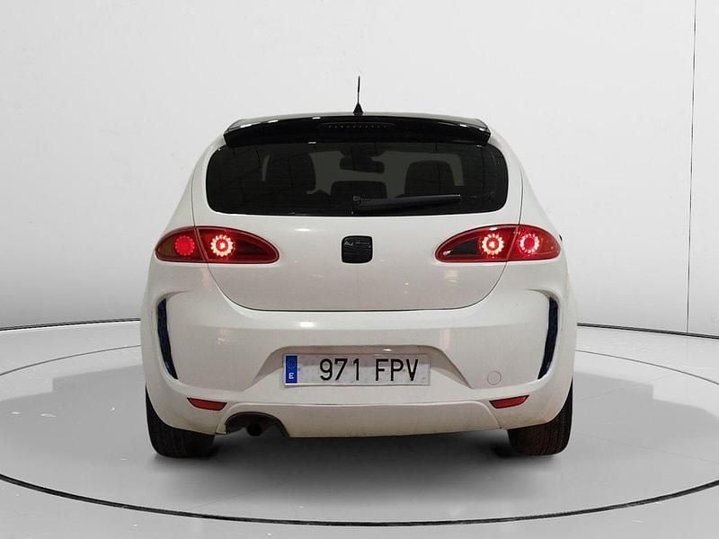 Usado Seat Leon Sport 103 CV (75 kW) 2007 Blanco Berlina