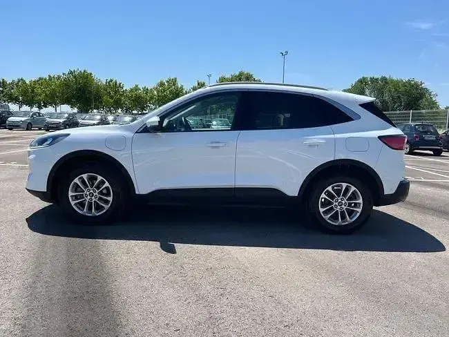 Usado Ford Kuga Titanium 225 CV (165 kW) 2024 Blanco SUV