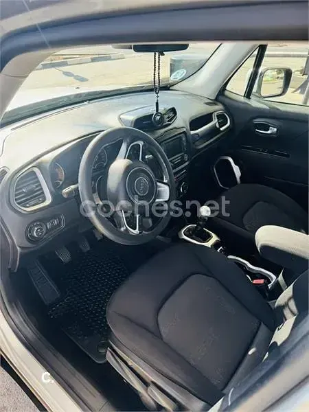 Usado Jeep Renegade Night Eagle 120 CV (88 kW) 2017 Gris / plata SUV