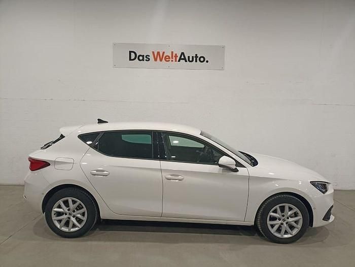 Usado Seat Leon Style 150 CV (110 kW) 2024 Blanco Berlina