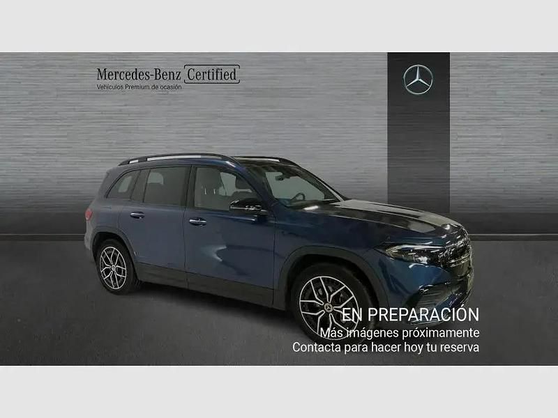 Używany Mercedes EQA300 167 kW (228 KM) 2022 Niebieski SUV