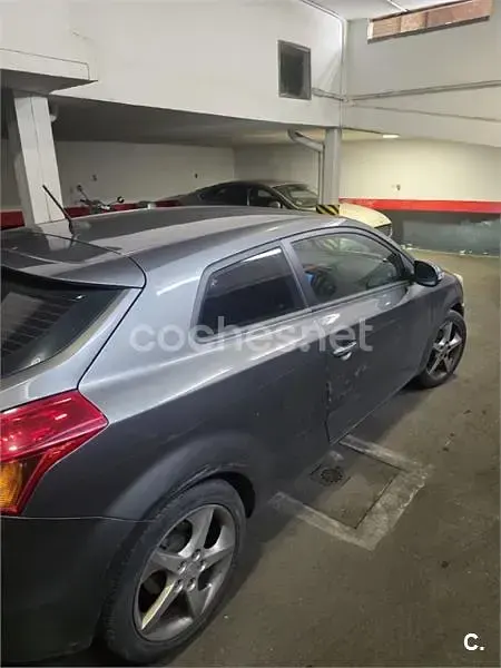 Usado Kia ProCeed 128 CV (94 kW) 2012 Gris / plata Utilitario