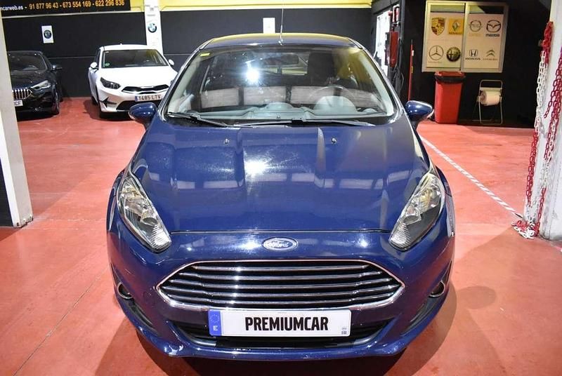 Usado Ford Fiesta Trend 101 CV (74 kW) 2015 Azul Utilitario