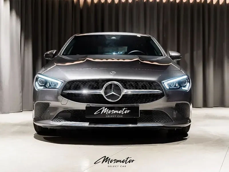Usado Mercedes CLA180 136 CV (100 kW) 2022 Gris / plata Berlina