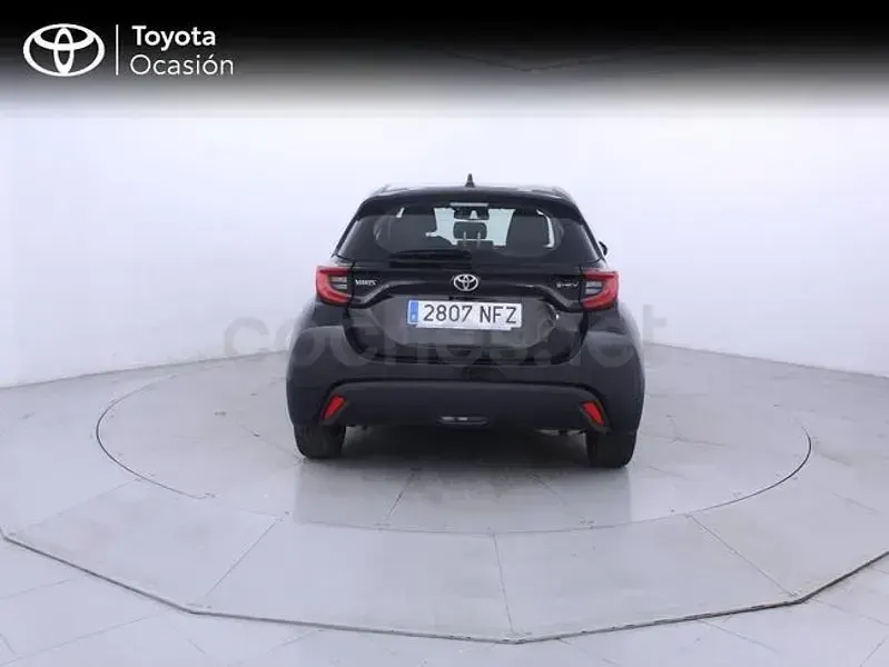 Usado Toyota Yaris Hybrid Active 116 CV (85 kW) 2025 Negro Berlina