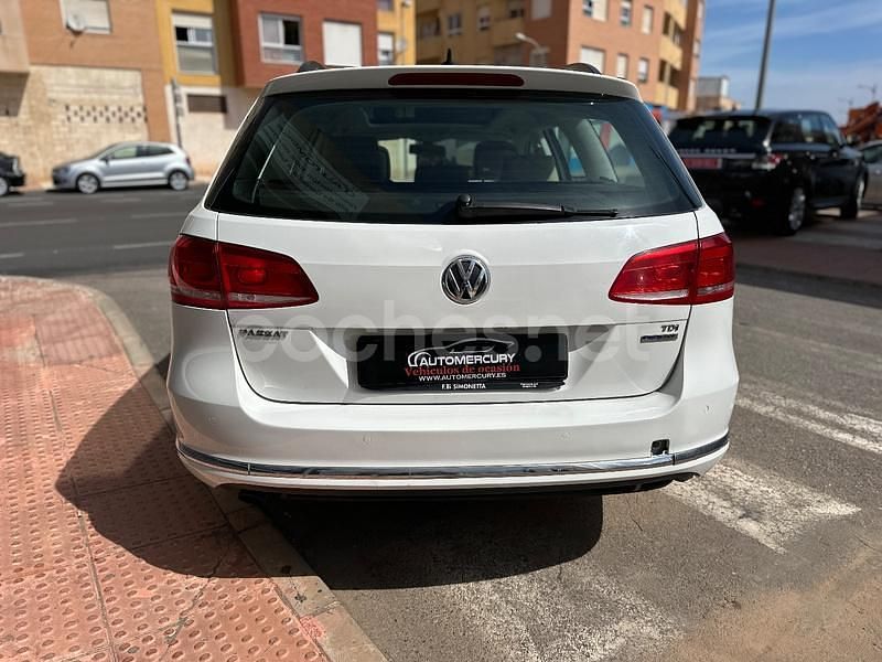 Usado VW Passat 105 CV (77 kW) 2012 Blanco Familiar