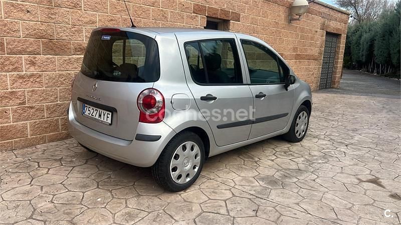 Usado Renault Modus Dynamique 100 CV (73 kW) 2007 Gris / plata Monovolumen
