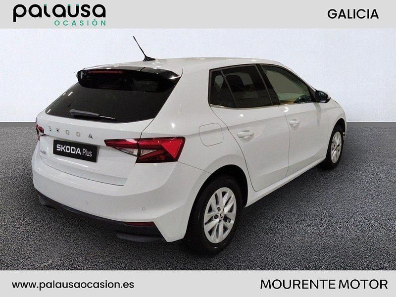Usado Skoda Fabia Selection 95 CV (69 kW) 2024 Blanco Utilitario