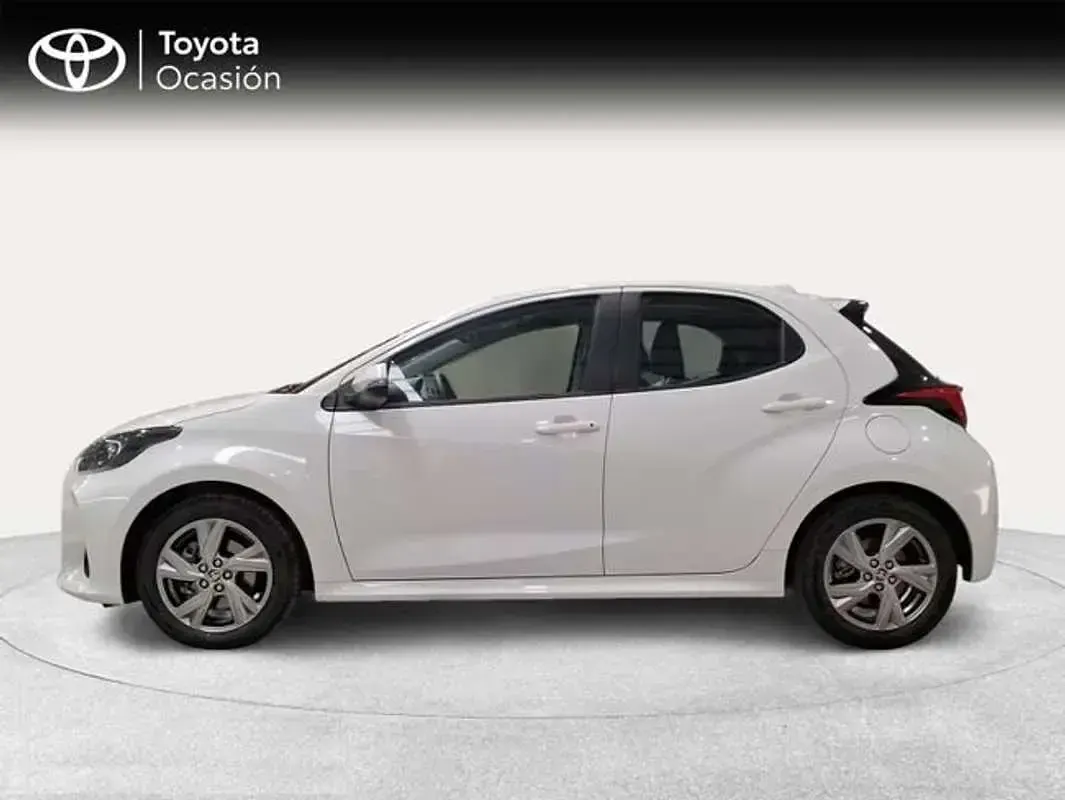 Usado Toyota Yaris Active 116 CV (85 kW) 2025 Blanco Utilitario