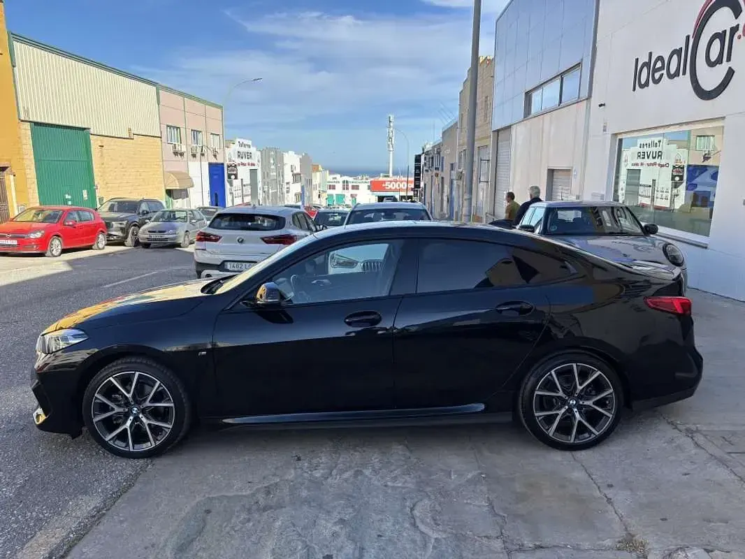 Usado BMW 218 Active Tourer Sport Line 136 CV (100 kW) 2021 Negro Monovolumen