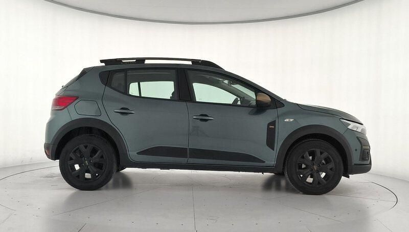 Usado Dacia Sandero Extreme 100 CV (73 kW) 2025 Verde Berlina