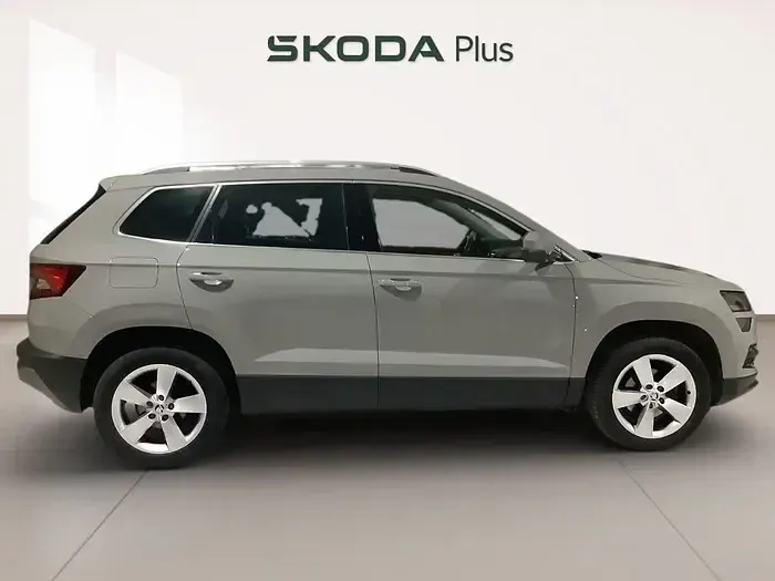 Usado Skoda Karoq Ambition 115 CV (84 kW) 2020 Gris / plata SUV
