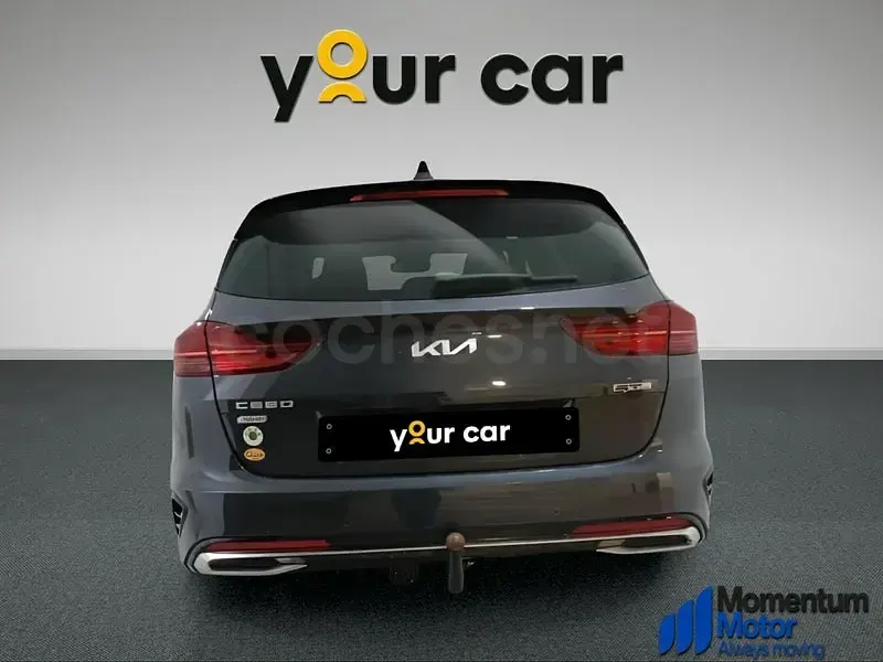 Usado Kia Ceed GT GT-Line 160 CV (117 kW) 2023 Gris / plata Familiar