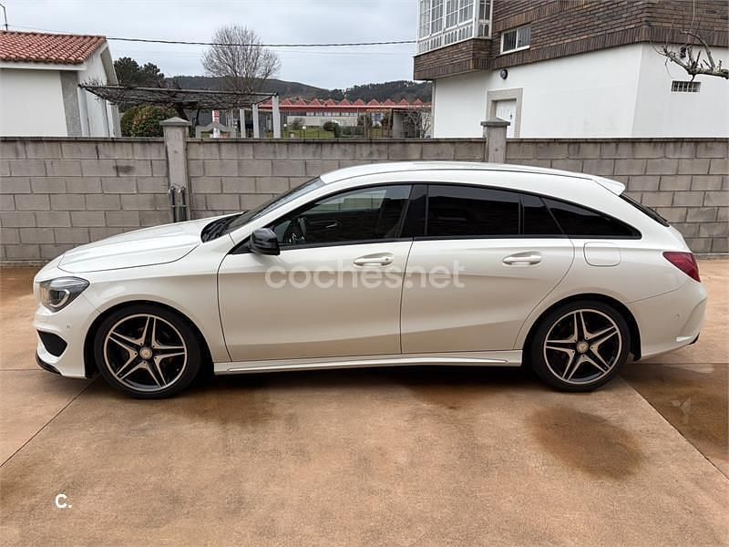 Usado Mercedes CLA200 Shooting Brake AMG line 136 CV (100 kW) 2015 Blanco Familiar