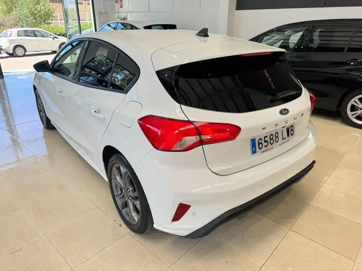 Usado Ford Focus ST-Line 125 CV (91 kW) 2022 Blanco Berlina