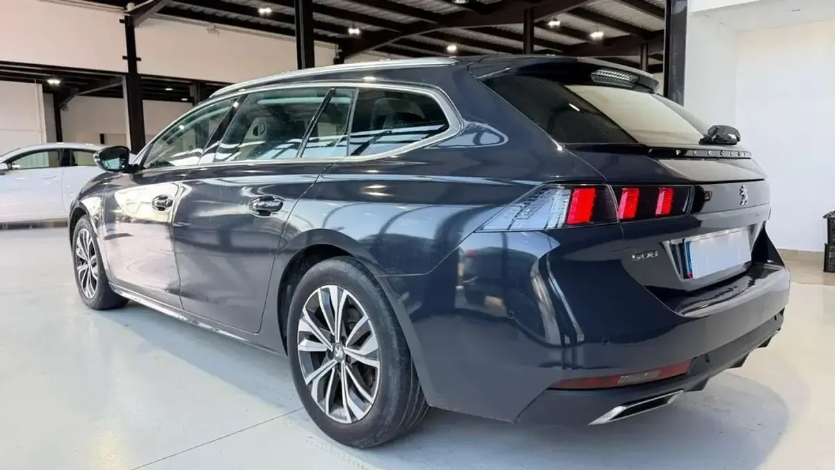 Usado Peugeot 508 SW Active 131 CV (96 kW) 2021 Azul Familiar