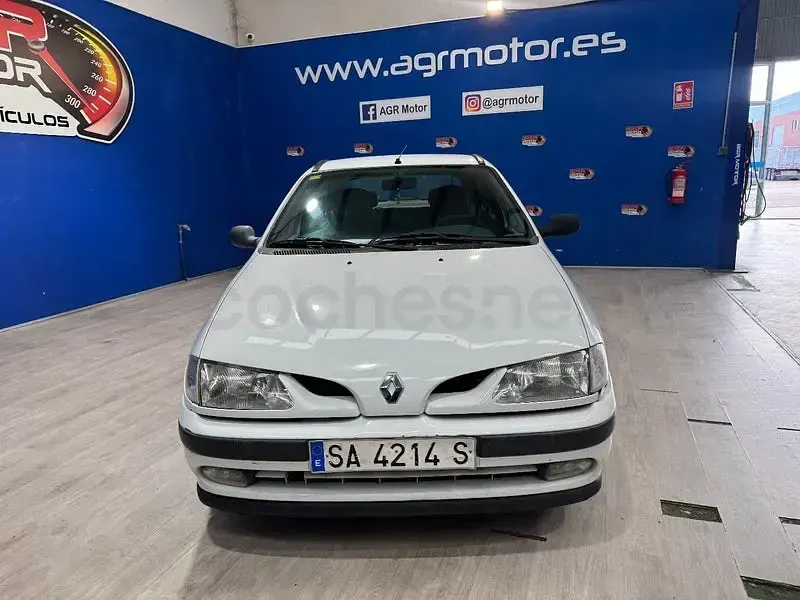 Usado Renault Mégane 90 CV (66 kW) 1997 Blanco Berlina