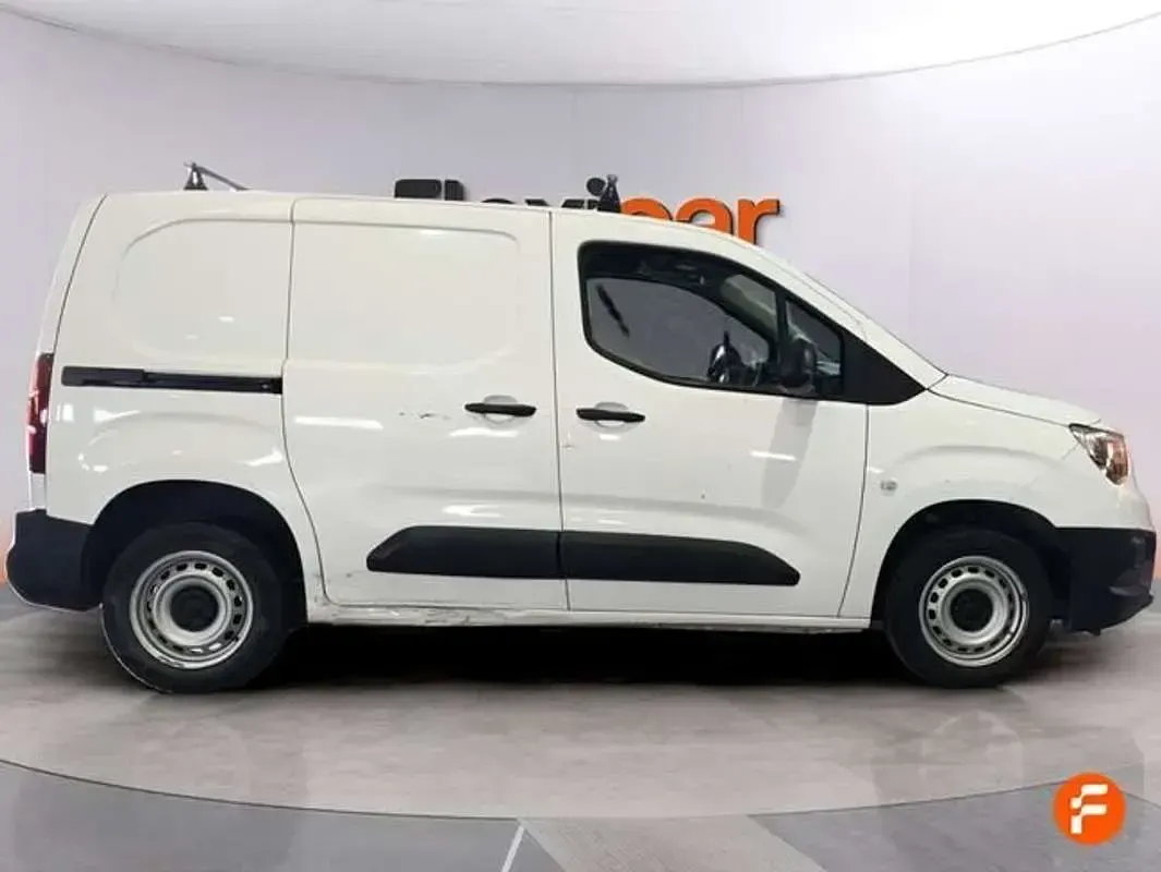 Usado Opel Combo Life Edition 102 CV (75 kW) 2022 Blanco Monovolumen