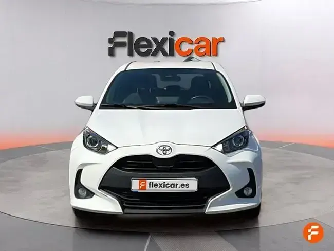 Usado Toyota Yaris 72 CV (52 kW) 2023 Blanco Utilitario