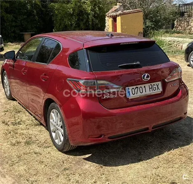 Usado Lexus CT200h 136 CV (100 kW) 2011 Rojo Berlina