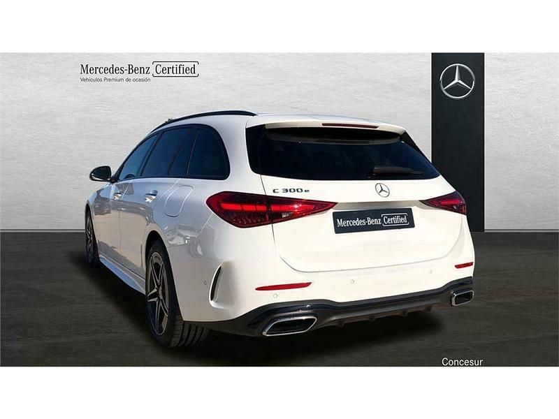 Usado Mercedes C300e AMG line 313 CV (230 kW) 2022 Blanco Familiar