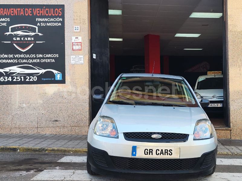 Gris / plata Usado 2007 Ford Fiesta Utilitario | 3500 € (Un poco caro) - Imagen 1/4
