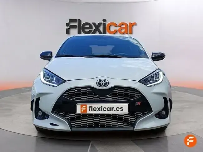 Usado Toyota Yaris Hybrid Sport 116 CV (85 kW) 2023 Blanco