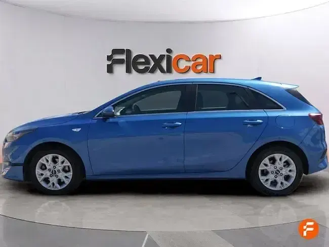 Usado Kia Ceed 136 CV (100 kW) 2023 Azul Utilitario