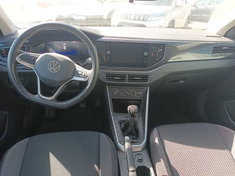 Usado VW Polo 95 CV (69 kW) 2024 Gris humo metalizado Utilitario