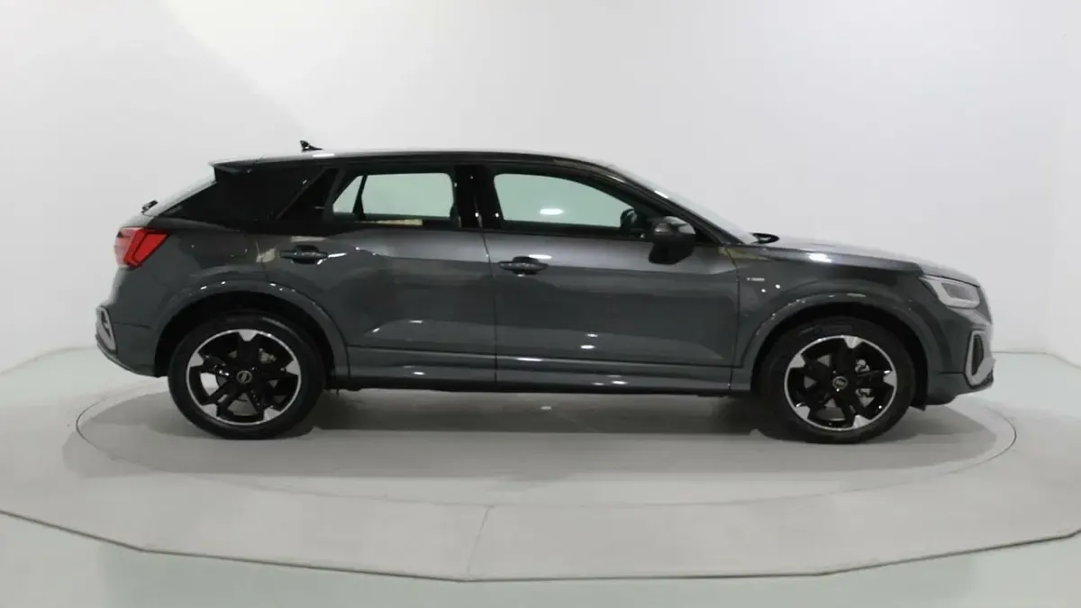 Usado Audi Q2 S-Line 150 CV (110 kW) 2023 Gris SUV