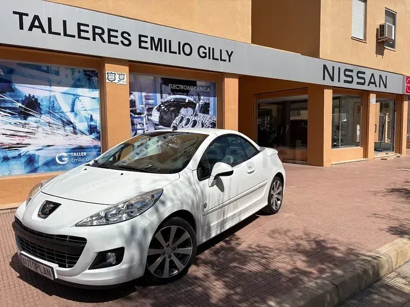 Usado Peugeot 207 CC 120 CV (88 kW) 2012 Blanco Descapotable