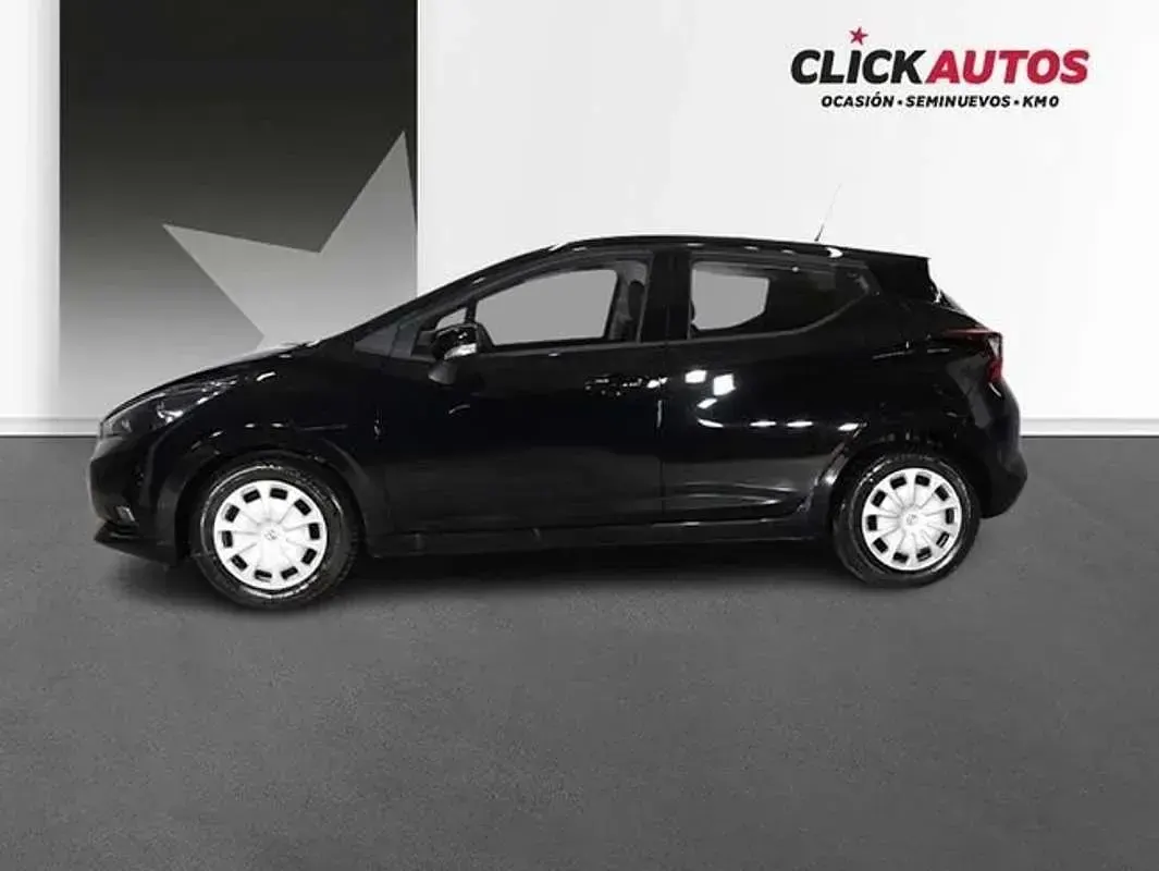 Usado Nissan Micra Acenta 101 CV (74 kW) 2023 Negro Utilitario