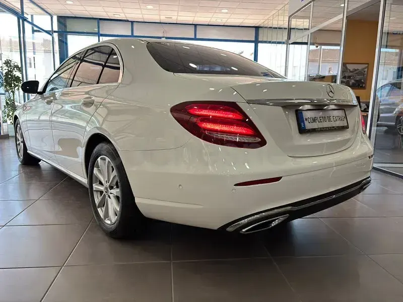 Usado Mercedes E220 194 CV (142 kW) 2020 Blanco Berlina