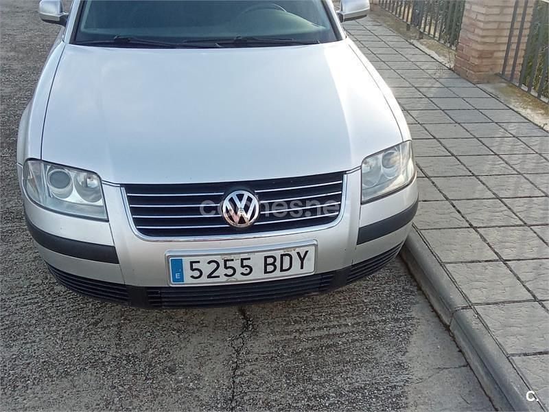 Gris / plata Usado 2001 VW Passat Conceptline Berlina | 1500 € - Imagen 1/4