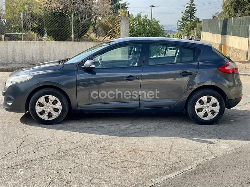 Gris / plata Usado 2009 Renault Mégane Dynamique Berlina | 3500 € (Buen precio) - Imagen 1/2