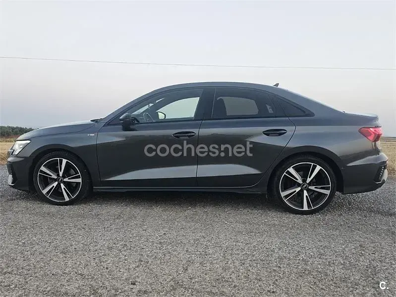Usado Audi A3 S-Line 150 CV (110 kW) 2021 Gris / plata Berlina