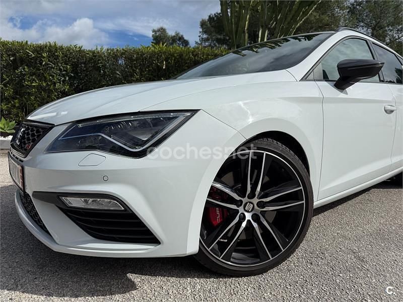 Usado Seat Leon 4Drive 300 CV (220 kW) 2018 Blanco Familiar