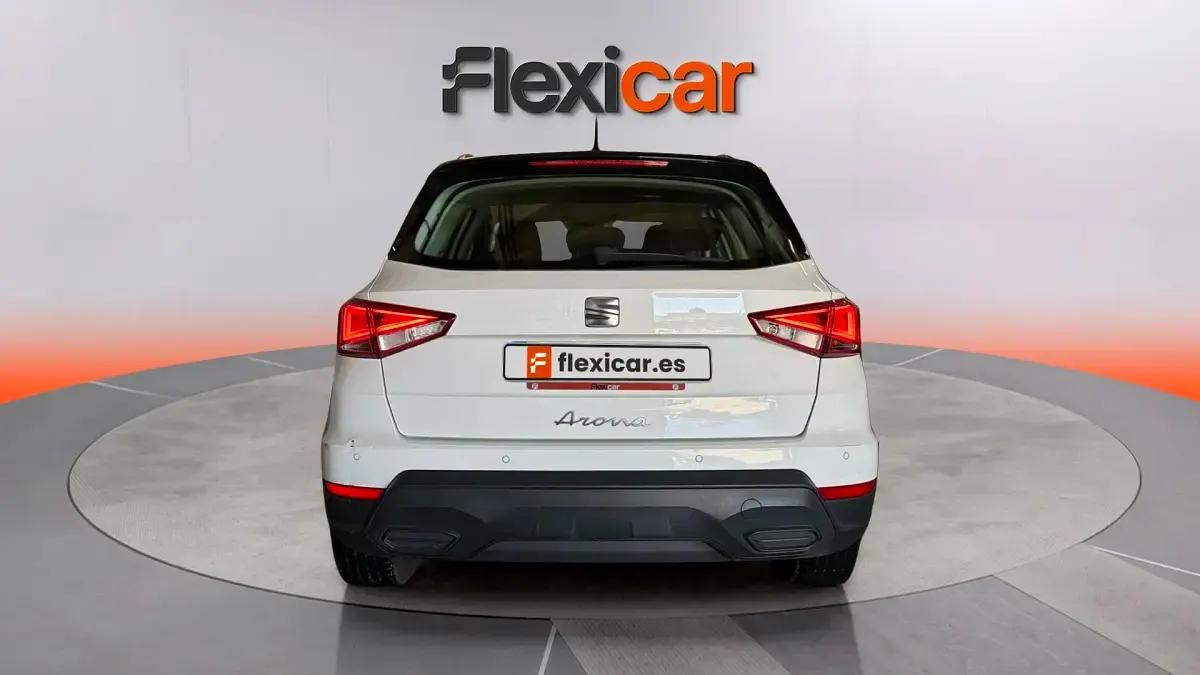 Usado Seat Arona Style 110 CV (80 kW) 2023 Blanco SUV